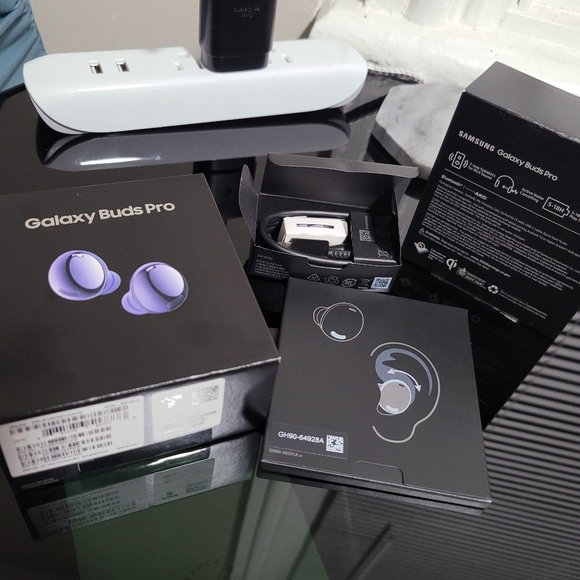 SOLD Samsung Galaxy Buds Pro - Phantom Violet - Picture 5 of 7